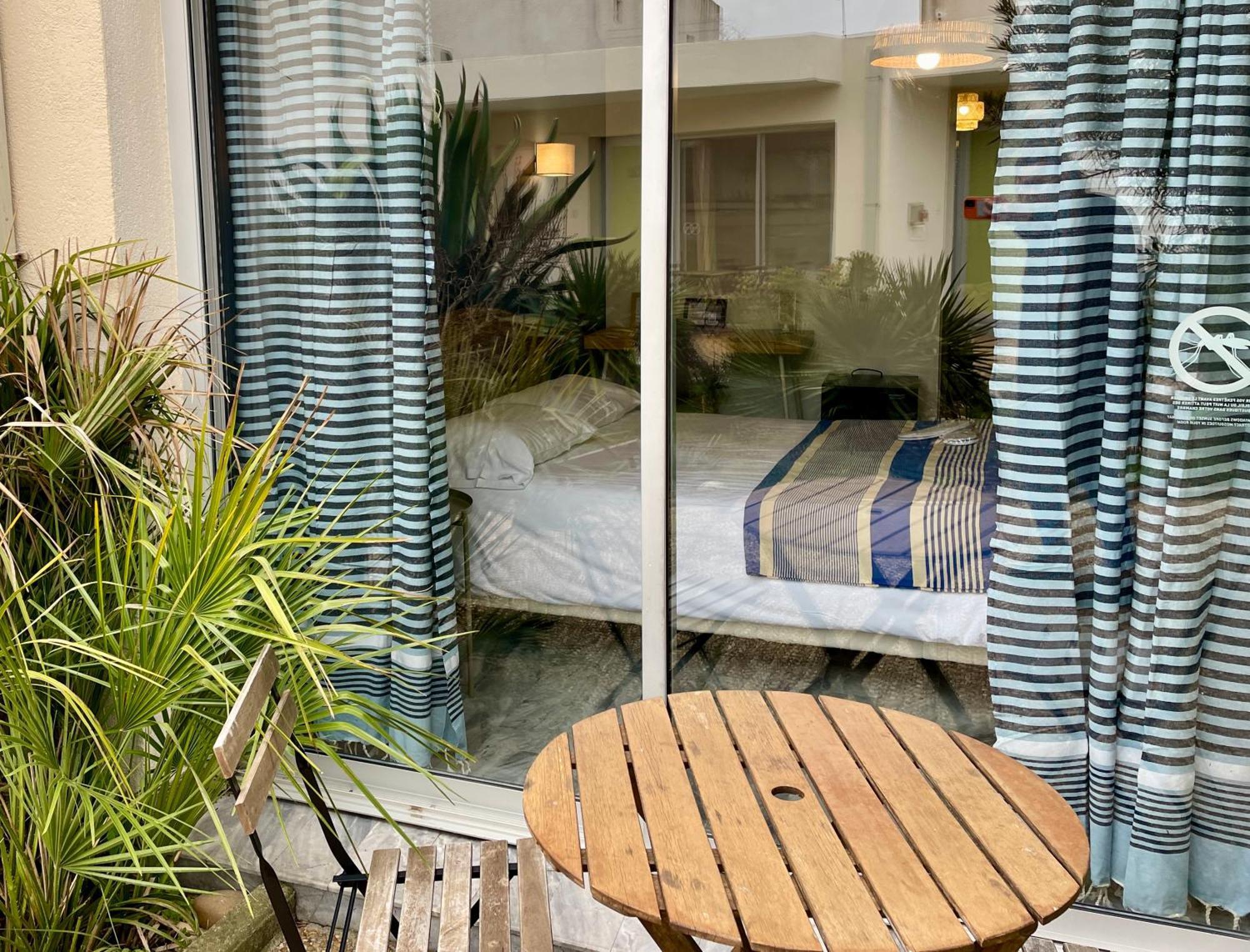 Amerique Hotel Palavas - Piscine - Plage Kültér fotó